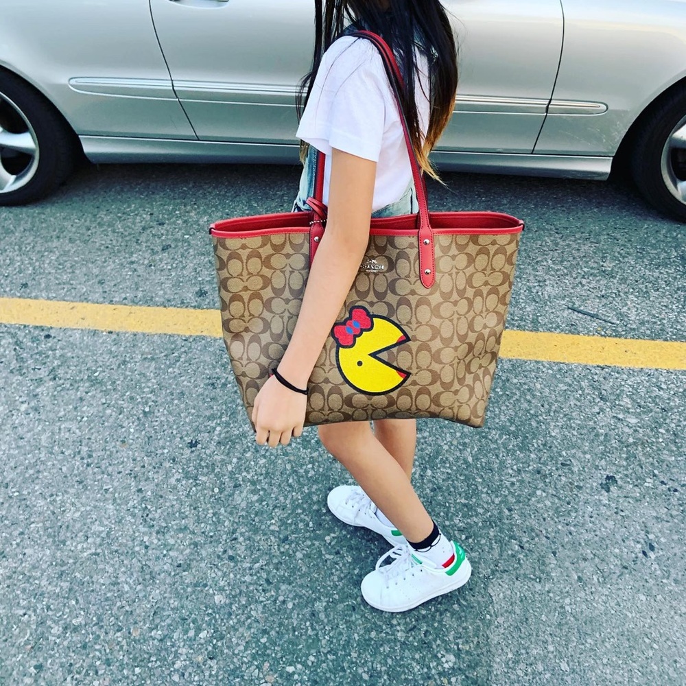 Coach bag - reversible (pack man / or solid pink)